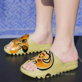 Neuer Slip auf Kindern Gelee Kleinkind Sneaker Baby Kinder Haus Slipper Plastik Gummi Sandalen Junge Mädchen Schmetterlingsrutschen Schuhschuhe